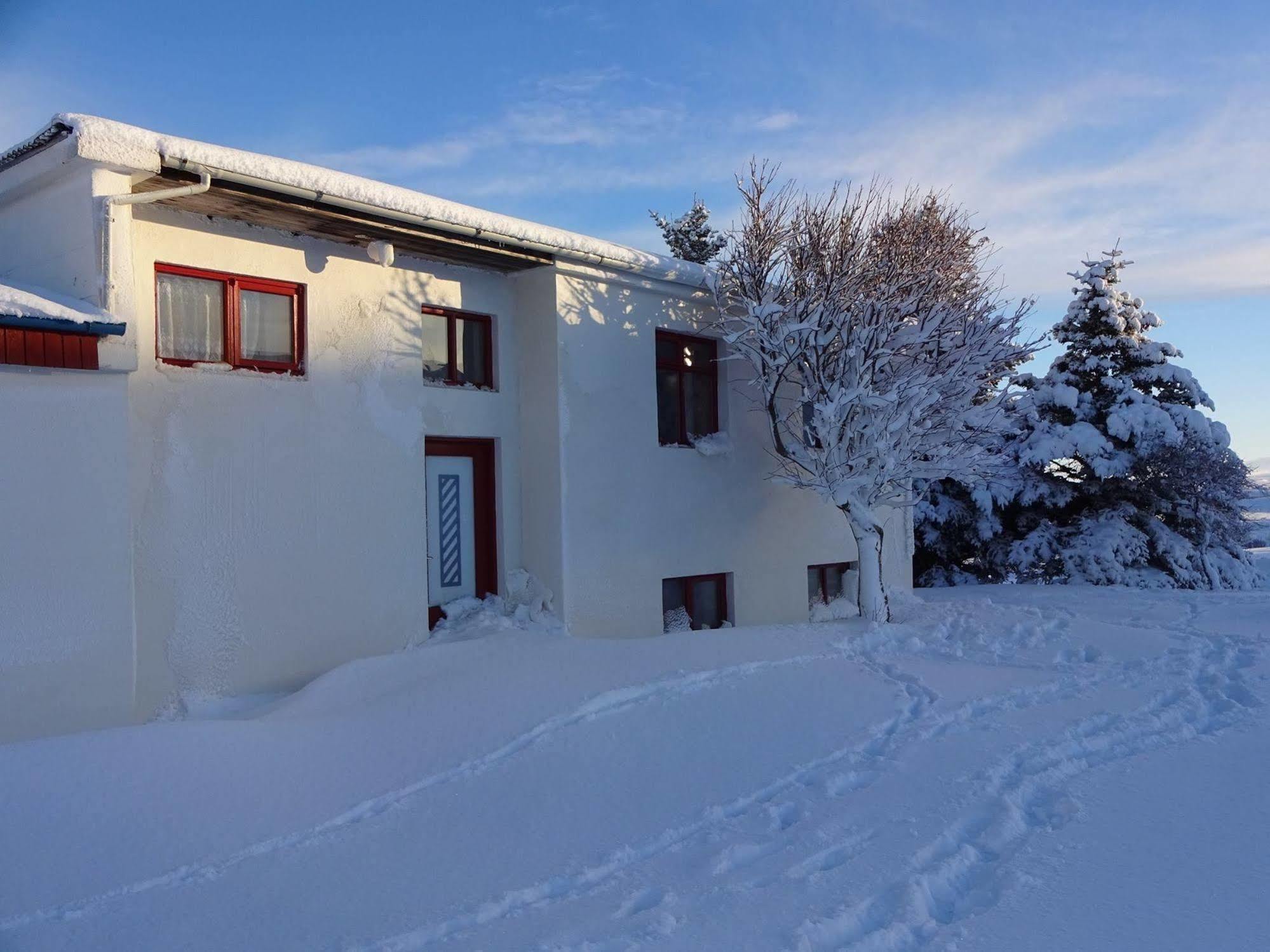 Brekkulaekur Guesthouse Hunathing Vestra Bagian luar foto