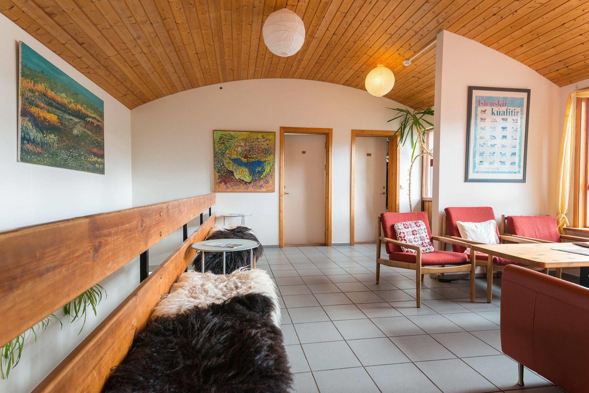 Brekkulaekur Guesthouse Hunathing Vestra Bagian luar foto