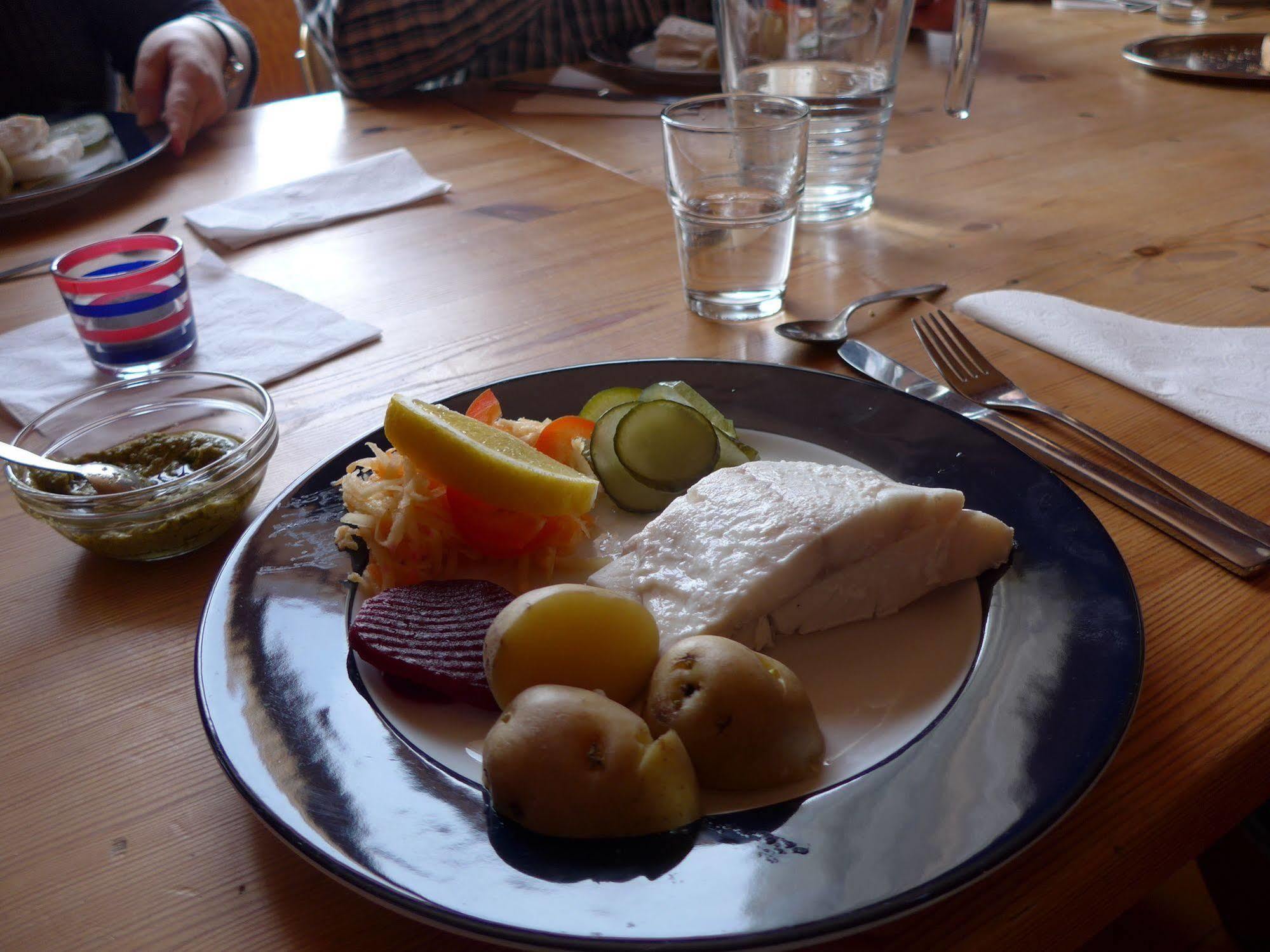 Brekkulaekur Guesthouse Hunathing Vestra Bagian luar foto
