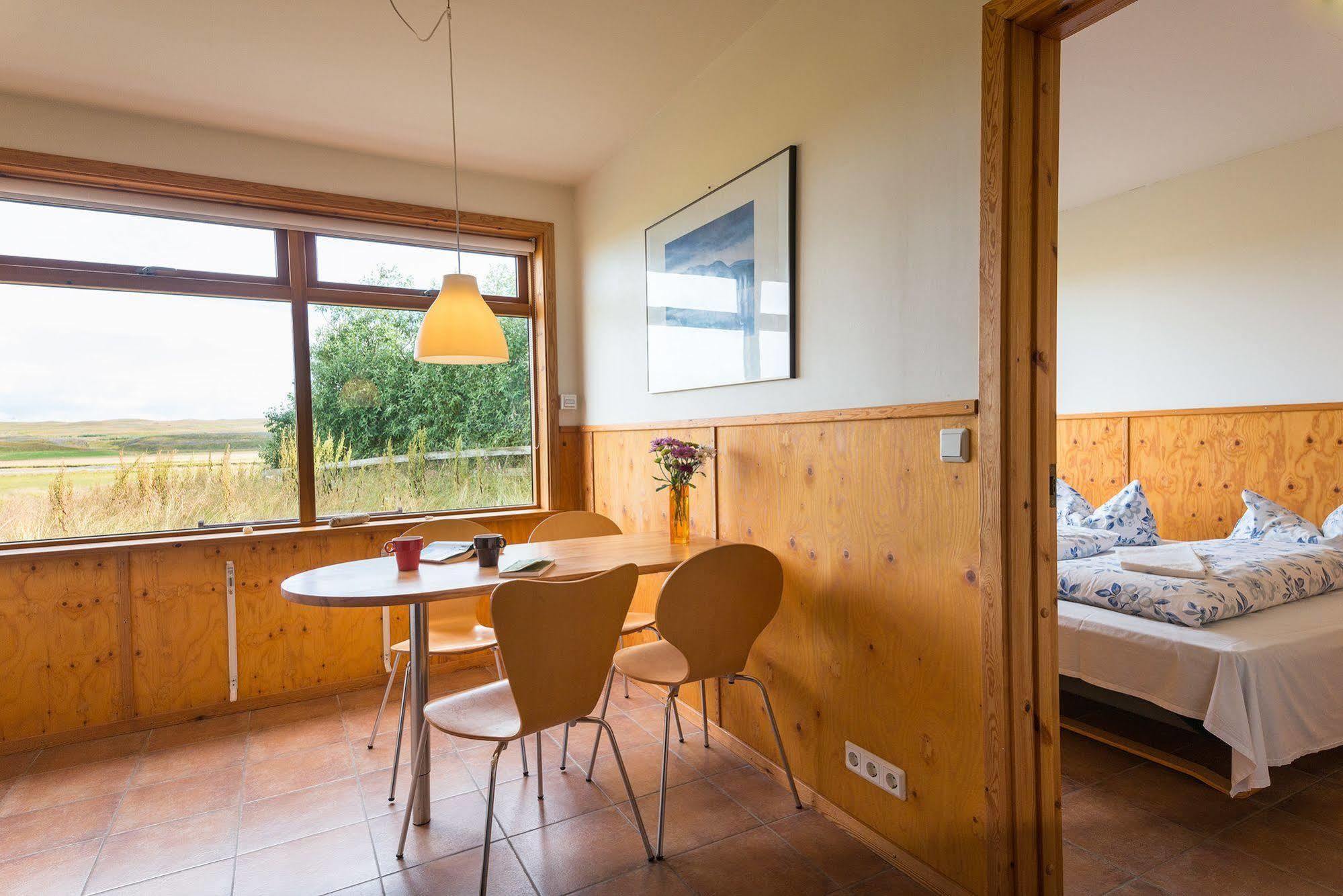 Brekkulaekur Guesthouse Hunathing Vestra Bagian luar foto