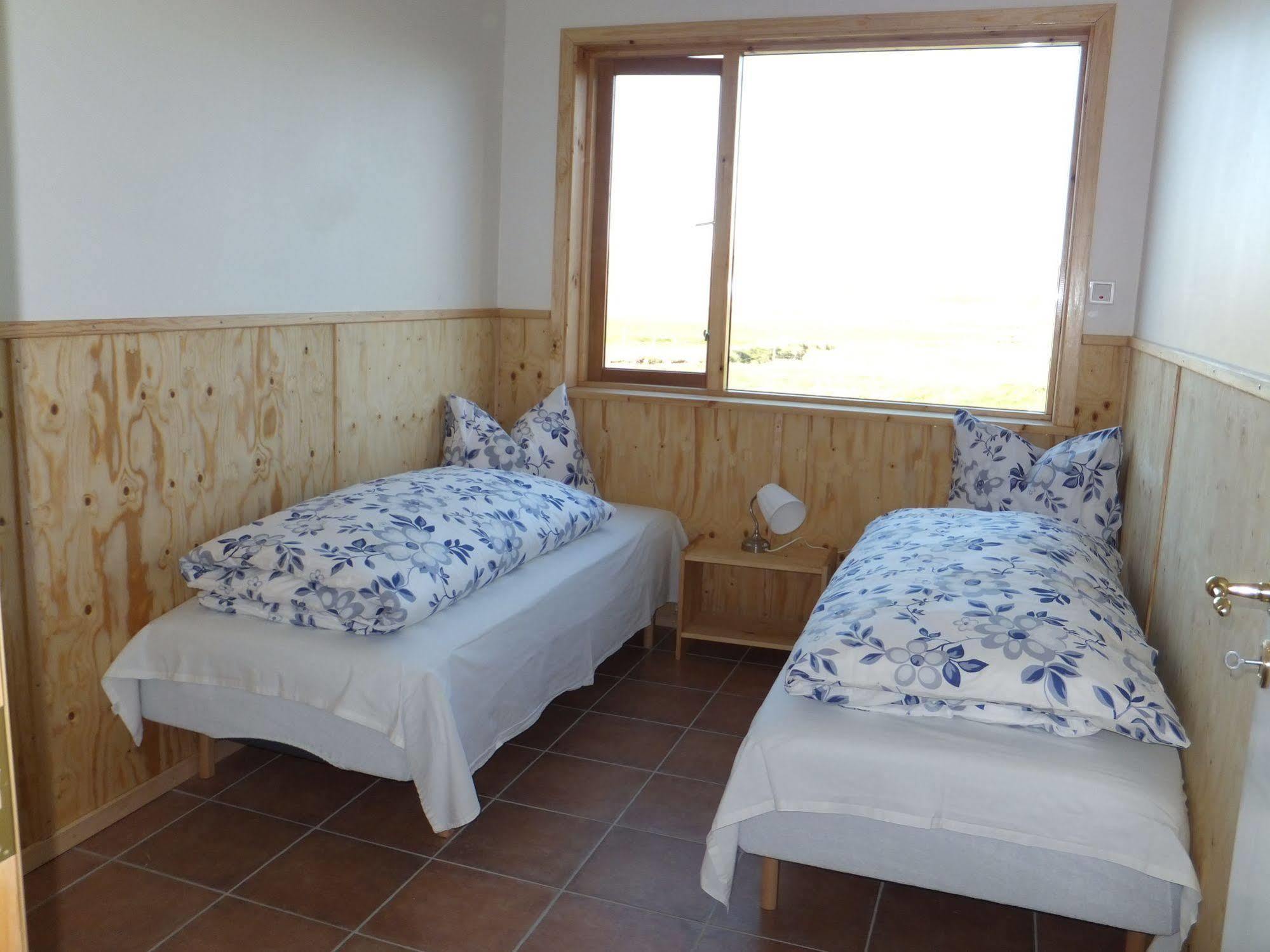 Brekkulaekur Guesthouse Hunathing Vestra Bagian luar foto