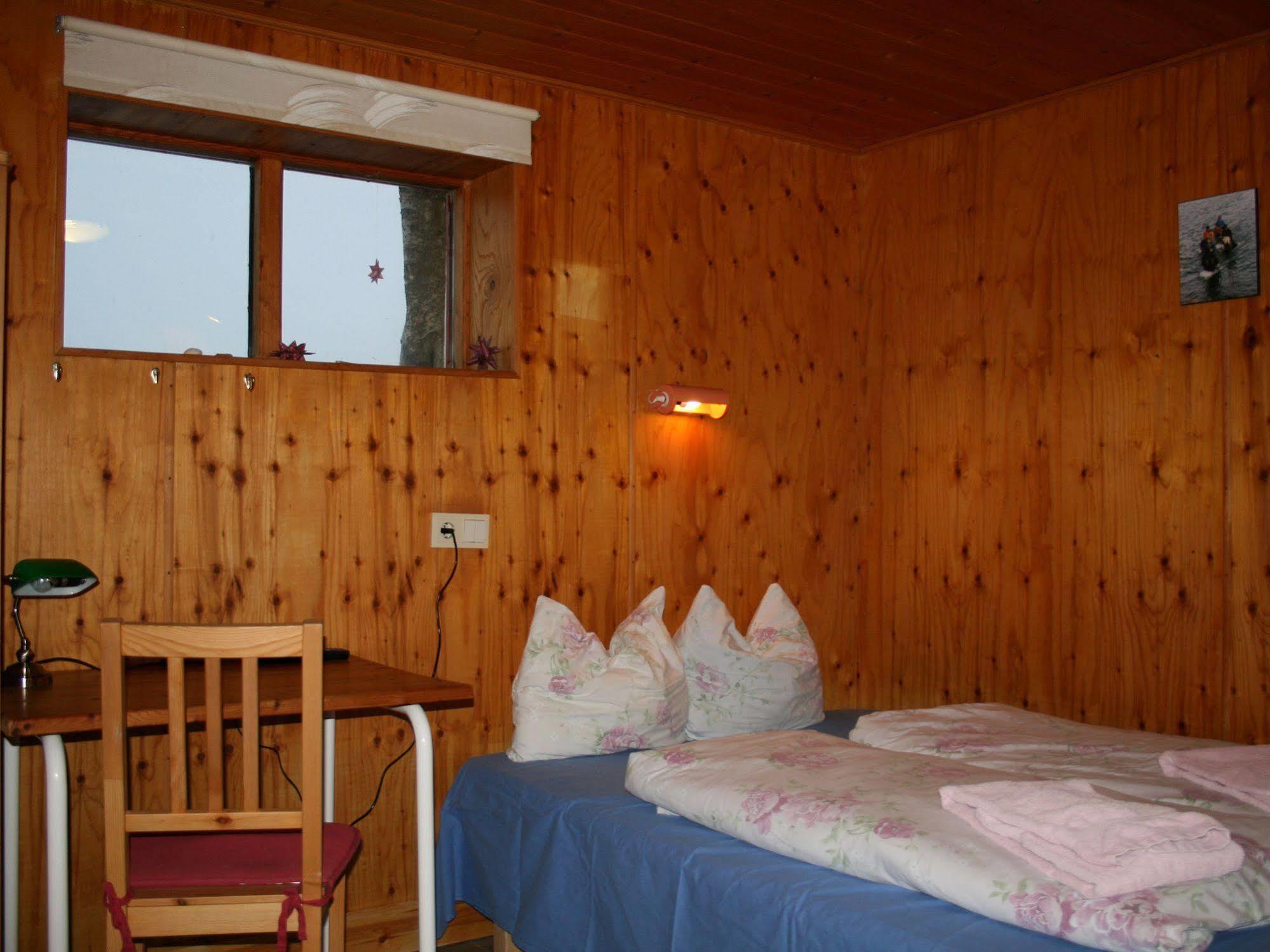 Brekkulaekur Guesthouse Hunathing Vestra Bagian luar foto